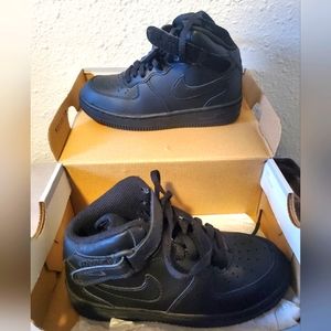 NEW W/TAGS NIKE FORCE 1 MIDS